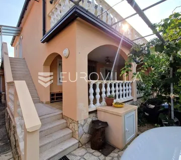 Vir, samostojeća kuća, 130 m od plaže s dva odvojena apartmana