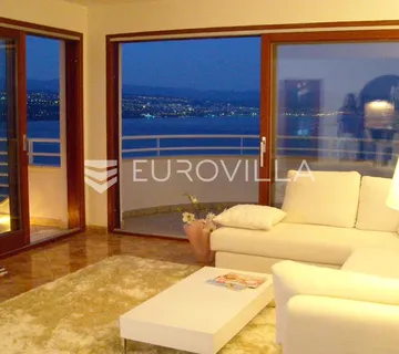 Opatija, četverosobni dvoetažni penthouse s panoramskim pogledom na more