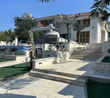 Selce, Crikvenica, izuzetna luksuzna vila, neto korisna površina 400 m² s bazenom i pogledom na more