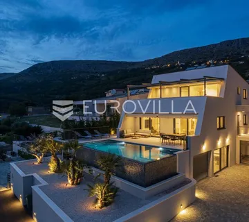 Split, Podstrana, urbana vila s bazenom, saunom, jacuzzijem i garažom - Podstrana - Miljevac, Podstrana