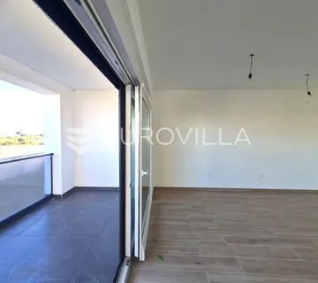 Vir, luksuzan apartman u prizemlju s vrtom i pogledom na more