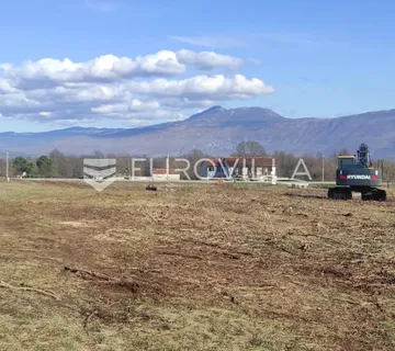 Istra, Kršan - prostrano građevinsko zemljište uz prometnicu, 10,787 m2