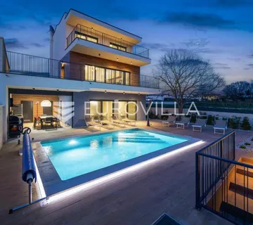 Istra, Banjole, dvojna vila, prvi red do mora, 244 m² s pogledom na Marinu