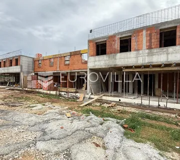 Pula, Busoler, moderni trosobni stan na odličnoj lokaciji, 1. kat, 56.40 m²