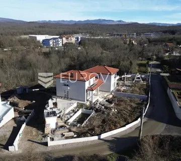 Matulji, Mučići, NOVOIZGRAĐENA dvojna kuća Roh bau, četverosoban stan 213 m², bazen - cover