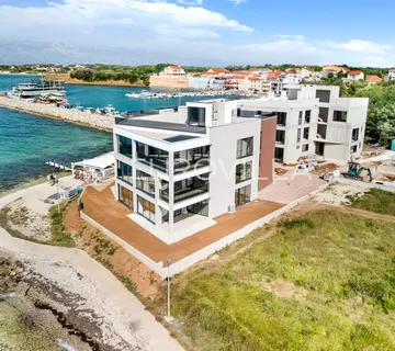 Zadar, Privlaka, luksuzni dvosoban stan 1. red do mora, 85,57 m²