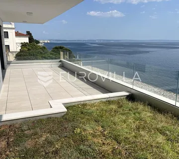 Rijeka, Pećine, NOVOGRADNJA, luksuzan četverosoban stan 120,86 m² prvi red do mora
