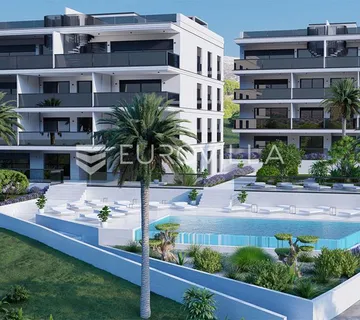 Primošten luksuzan stan 107,5 m2 s panoramskim pogledom, bazen i garaža