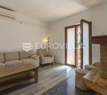 Istra, Rovinj, trosoban stan u prizemlju s parkingom, 650 m od plaže