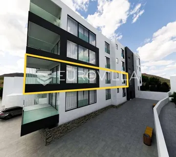 Opatija, trosobni stan na prvome katu, NKP 84 m2, garaža