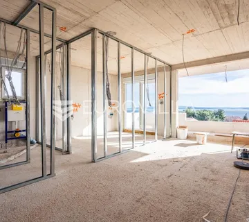 Čiovo, Okrug Gornji, dvosoban penthouse s krovnom terasom i dva parkirna mjesta - cover