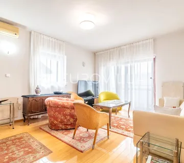 Zagreb, Mikulići, izvrstan trosoban stan s parkirnim mjestom 70 m² - cover