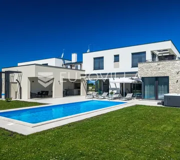 Istra, Brtonigla, moderna vila s bazenom i jacuzzijem