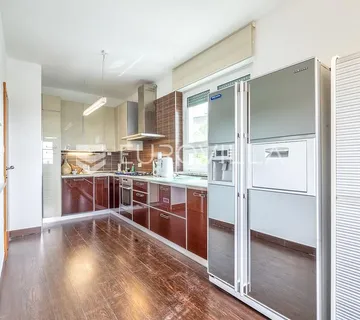 Zagreb, Srebrnjak, dvoetažni peterosobni stan 198,85 m²