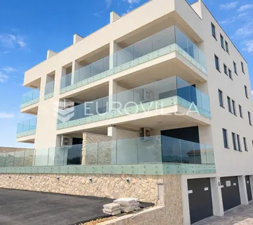 Pag, Povljana, dvosoban stan u vrhunskoj novogradnji, vrt, 87,27 m²