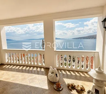 Senj, četverosoban stan,155,85 m² s garžom i pogledom na more
