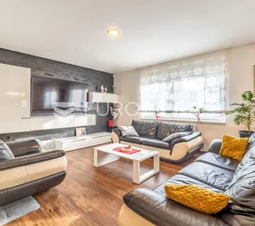 Zagreb, Dubrava, prekrasna kuća 250 m2, 2 garažna parkirna mjesta - cover