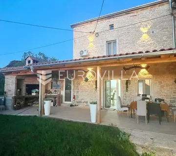 Barban, Kamena kuća s grijanim bazenom i sportskim sadržajima - Hrboki, Barban