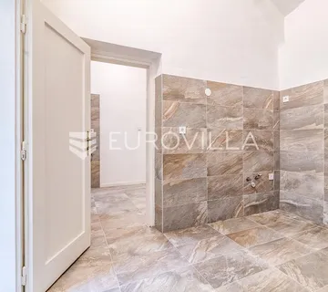 Zagreb, Gornji grad, poslovni prostor 67 m², s vanjskim parkirnim mjestom