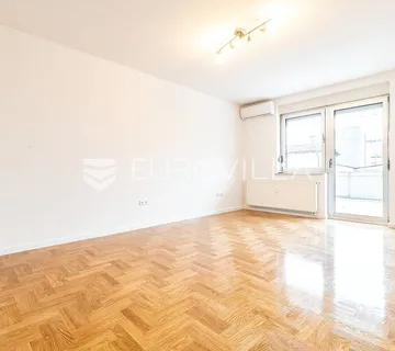 Zagreb, Špansko, četverosoban stan NKP 157.16 m2, terase, parking
