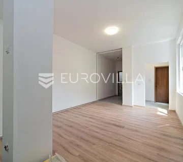 Osijek, Gornji grad, novouređeni dvoetažni stan 80 m²