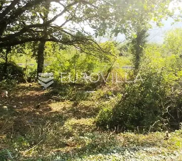 Bribir, građevinsko zemljište 2.930 m² u izgrađenom dijelu naselja - Bribir, Vinodolska općina
