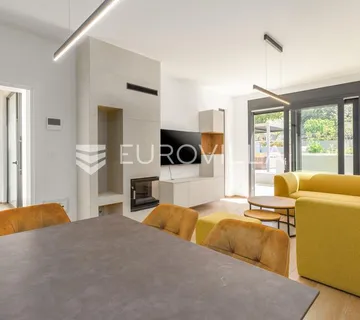 Istra, Poreč, elegantna kuća u nizu s vrtom, jacuzzijem i saunom