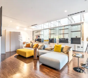 Zagreb, Ribnjak, luksuzan trosoban penthouse na tri etaže