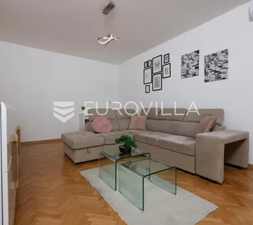 Opatija, moderno uređen trosoban stan, 70 m², 2. kat, 2 lođe, garaža - cover