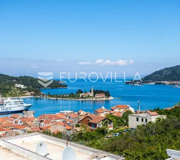 Vis, atraktivna kuća 311 m² stambenog prostora, položena na zemljištu površine 2027 m2 - cover