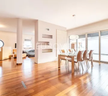 Zagreb, Maksimir, obiteljska kuća s bazenom 480 m2 - Lašćina