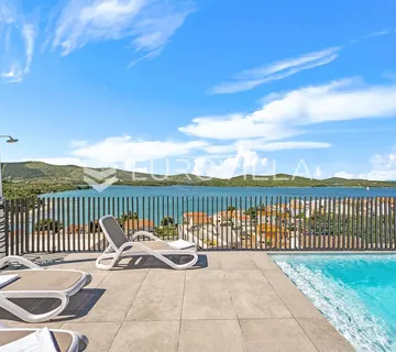 Šibenik, Žaborić, moderna villa s bazenom - cover