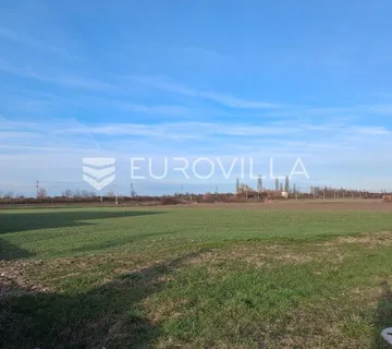 Vinkovci, Vinkovačko Novo Selo, zemljište 7.084 m² u poslovnoj zoni uz obilaznicu