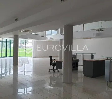 Poslovna zgrada za zakup 1276 m² s nenatkrivenom terasom 140 m² Novi Zagreb, Buzin - cover