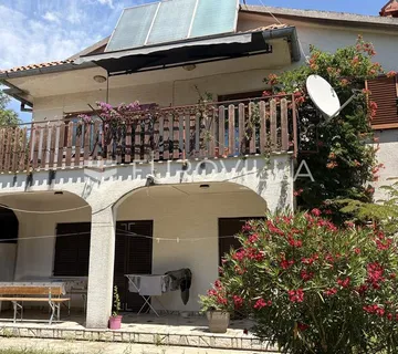 Istra, Labin, prostrana obiteljska kuća sa unikatnim pogledom