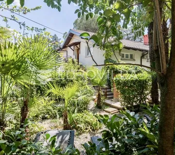 Opatija, Centar, prekrasna etaža kuće 141 m² u vili iz talijanskog doba