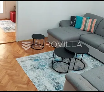 Senj, dvosobni stan od 57 m² u strogom centru