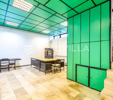 Zagreb, JARUN, poslovni prostor s velikim potencijalom, TOP LOKACIJA, 34 m²