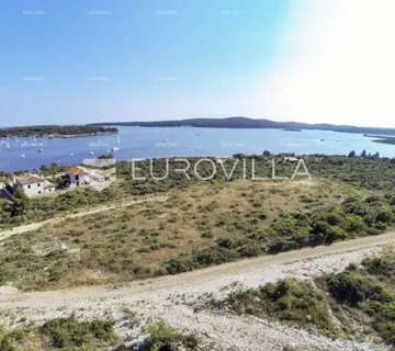 Istra, Medulin, atraktivno građevinsko zemljište 500 m2 u blizini plaža za prizemlje+ 2 kata