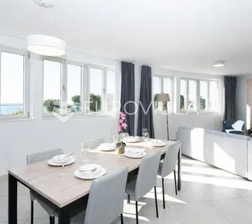 Istra, Umag, opremljen penthouse, velika terasa, pogled na more