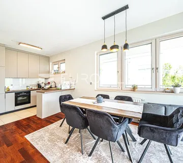 Zagreb, Zelengaj, trosoban stan, 94 m² s loggiom i 2 parking mjesta