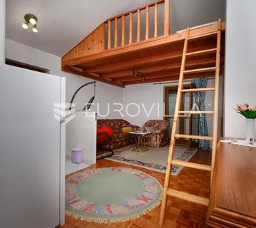 Crikvenica, uređen stan površine 41,95 m² s pogledom na more - cover