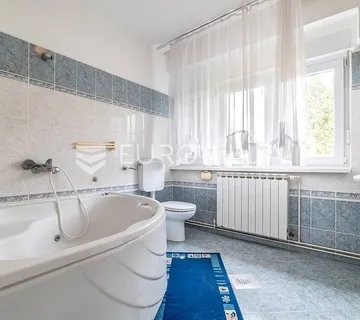 Zagreb, Vrhovec obiteljska kuća 350 m2