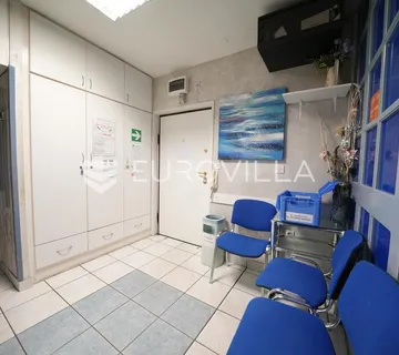 Zadar, Brodarica, dvosoban stan na odličnoj lokaciji, trenutno ordinacija