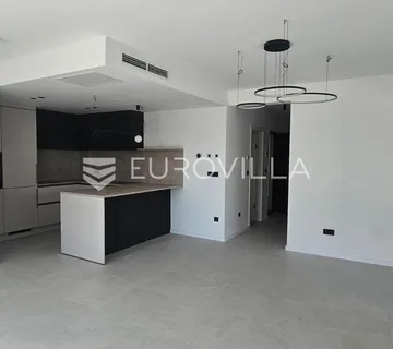 Kaštel Stari luksuzan stan 77,1 m² na prizemlju s velikom terasom, garažom i vrtom - cover