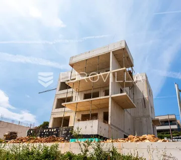 Marina, novogradnja, komforan trosoban stan ukupne površine 125,24 m²