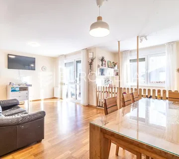 Zagreb, Odra, dvoetažni četverosoban stan s vrtom i 2 parkirna mjesta, 120 m²
