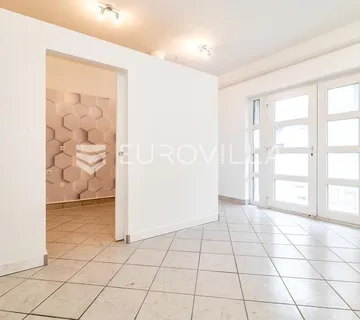 Zagreb, Trokut, poslovni prostor NKP 25 m2 - cover