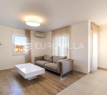 Rijeka, Marčelji, novouređen trosoban stan s pogledom na more i bazenom NKP 85 m2 - Marčelji, Viškovo