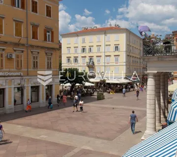 Rijeka, centar, stan na traženoj lokaciji u Rijeci, 126 m², investicijski potencijal